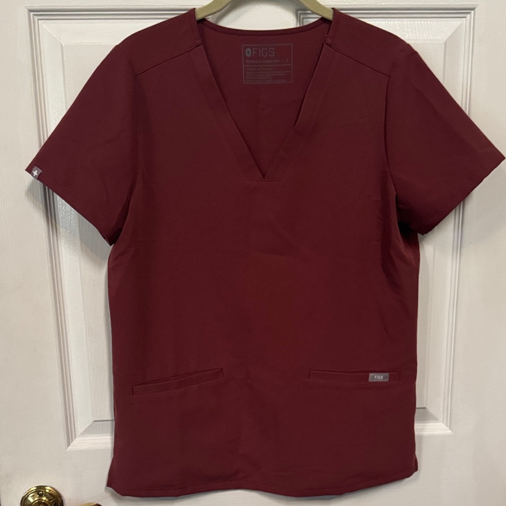 Figs women’s V-Neck scrub Top in Burgundy/wine